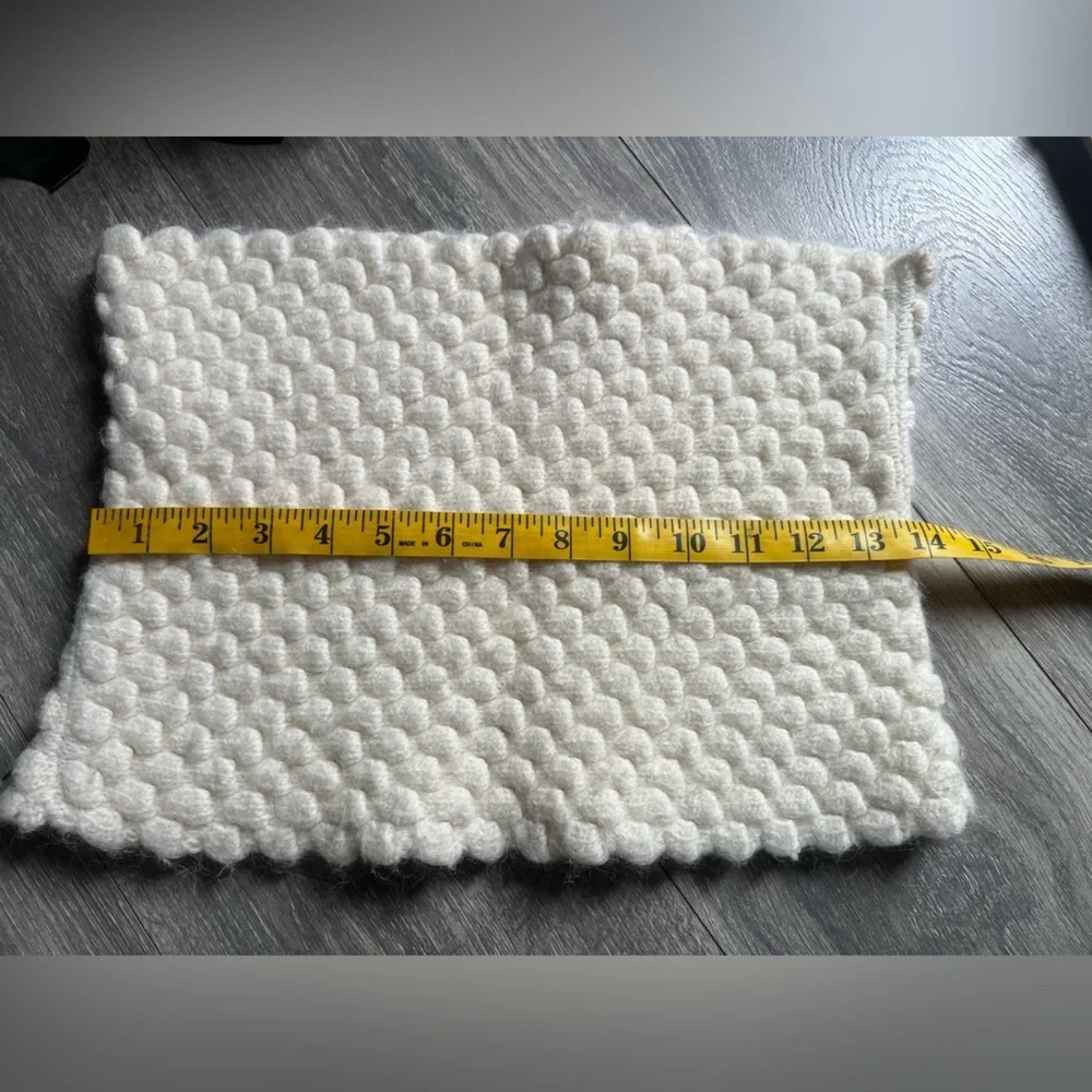 Banana Republic Elegant Italian Yarn Funnel Neck Warmer Infinity Scarf in Cream.